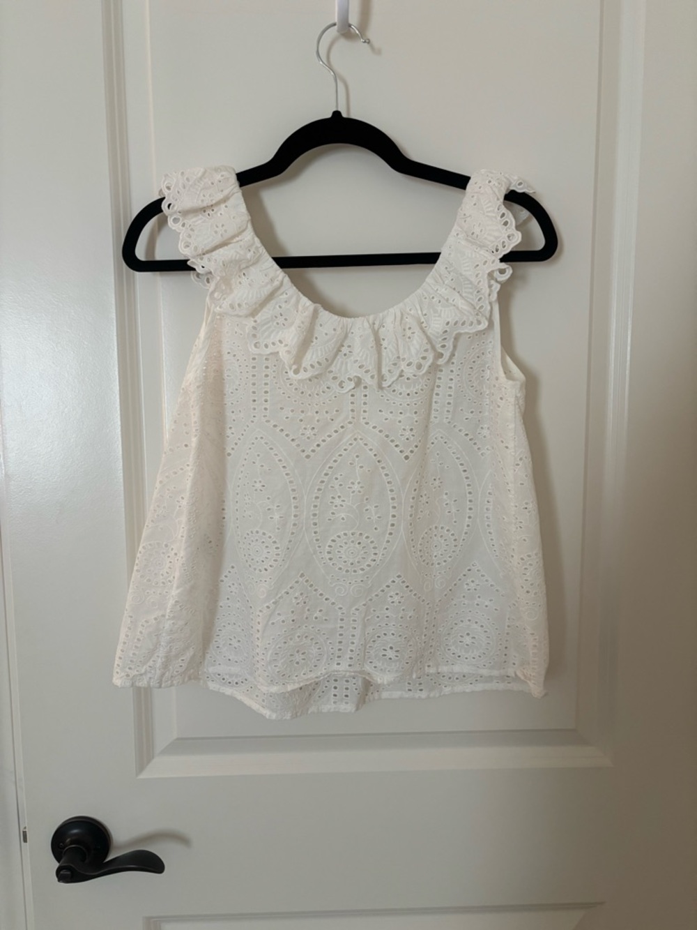 Sezane Rosa white eyelet sleeveless top - Picture 3 of 6